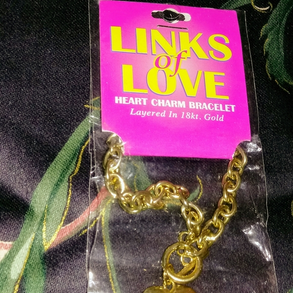 Gold Link Bracelet with Heart Charm - Picture 7 of 9